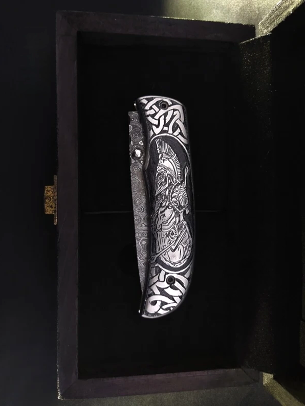 Handmade Damascus Folding Knife – Roman Commander Hand-Carved Handle
