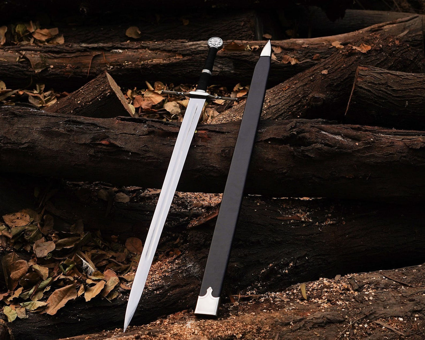 Witcher 3 Mastercrafted Wolf Sword Replica with Scabbard – 70cm