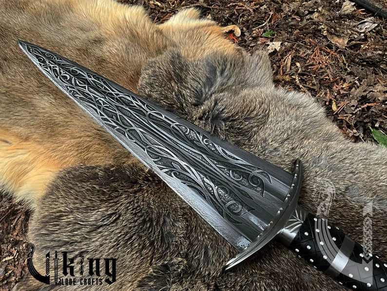 Cinquedea Sword – Custom Vine Engraved Carbon Steel Rogue Dagger Replica