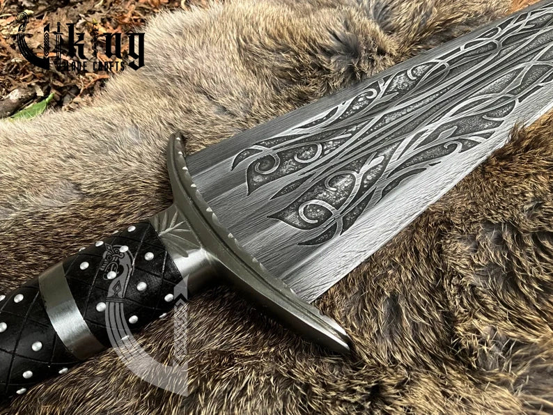 Cinquedea Sword – Custom Vine Engraved Carbon Steel Rogue Dagger Replica