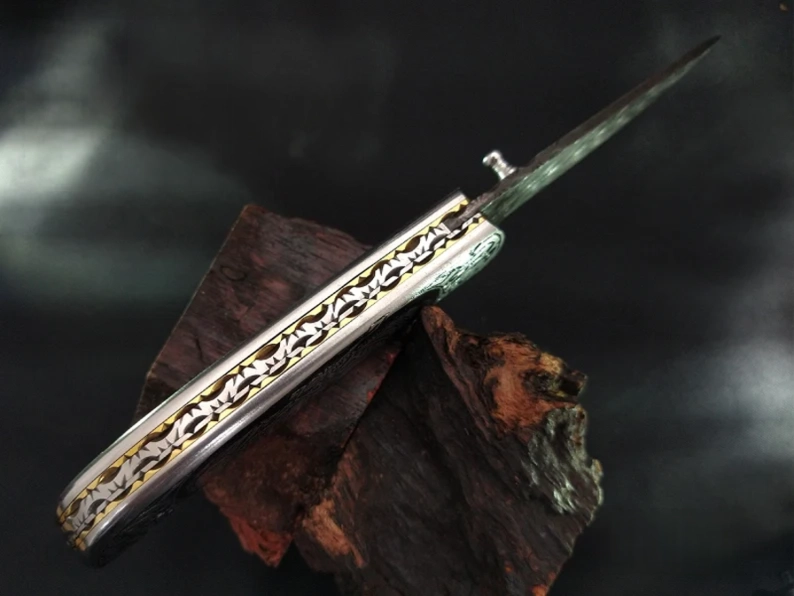 Handmade Damascus Folding Knife – Roman Commander Hand-Carved Handle