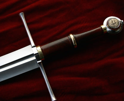 Raven Longsword – Dark Winged Medieval Sword with Brass Raven & Sheath