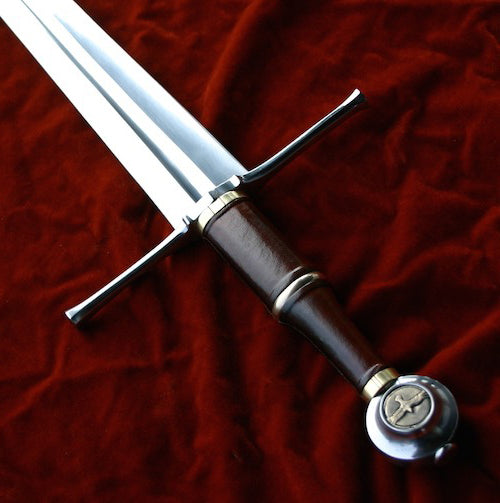 Raven Longsword – Dark Winged Medieval Sword with Brass Raven & Sheath