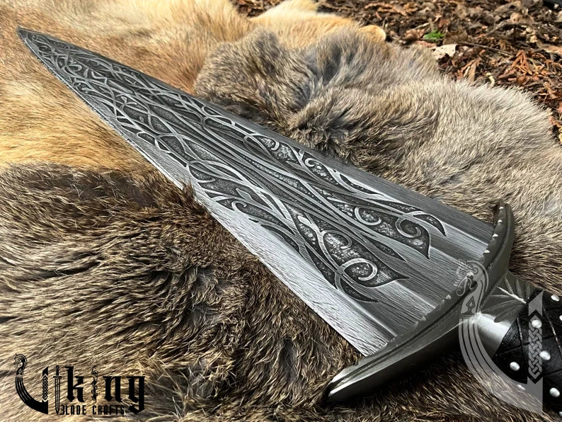 Cinquedea Sword – Custom Vine Engraved Carbon Steel Rogue Dagger Replica