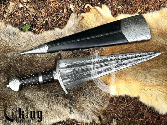 Cinquedea Sword – Custom Vine Engraved Carbon Steel Rogue Dagger Replica
